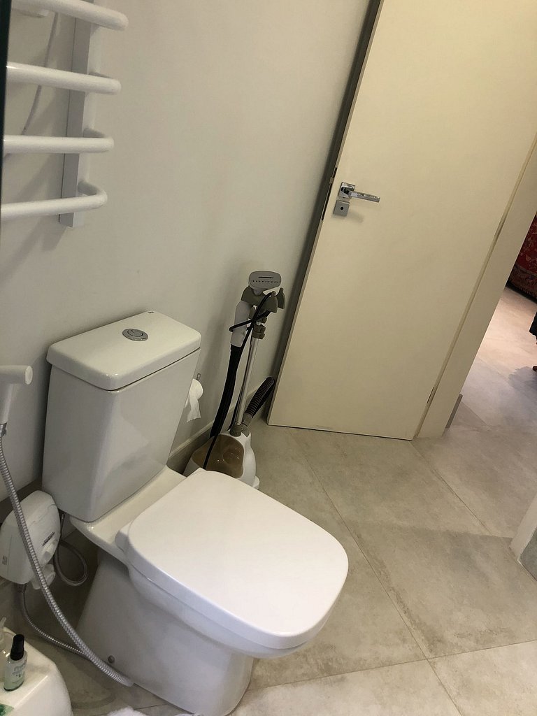 Riviera: M3 Kingston Town 61, front de mer, promenade sur l'