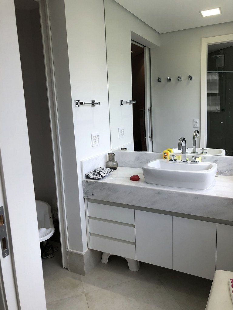 Riviera: M3 Kingston Town 61, front de mer, promenade sur l'